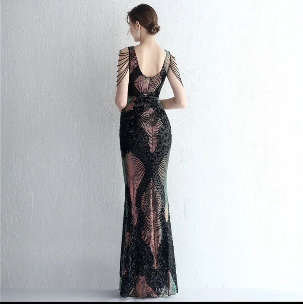 Black,  Floral Print, Sleeveless,  Round Back,  V Neck, Sequined Mermaid… - Picture 5 of 15